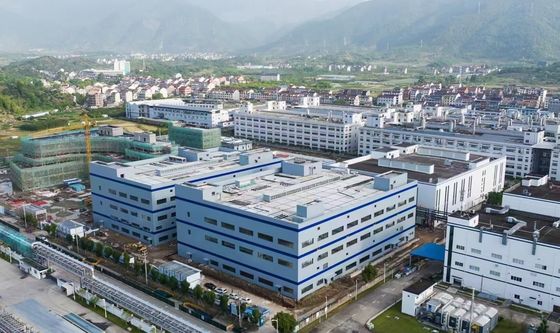 내구성이 뛰어난 조립식 강철 창고, 현대적인 디자인 및 스테인리스강 물받이