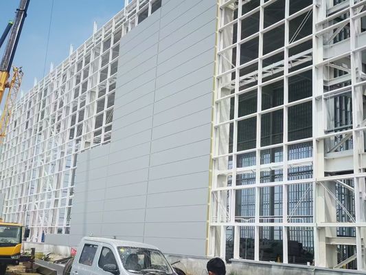 견고하고 안정적인 철강 구조 전공 설계로 배포 및 저장용 창고